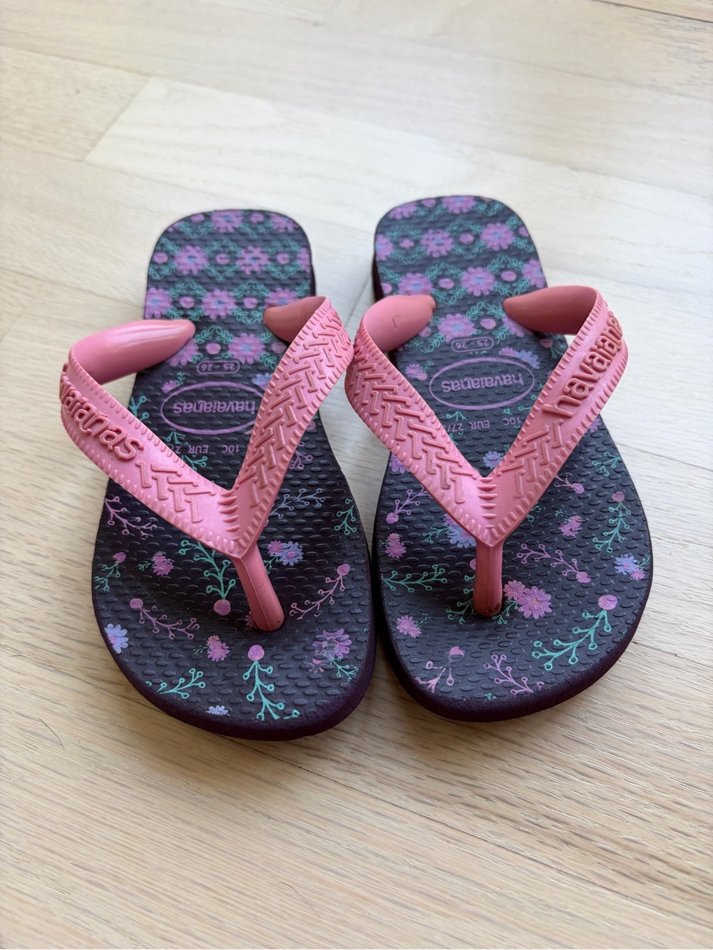 Havaianas Pink Strap Floral Pattern Flip Flops